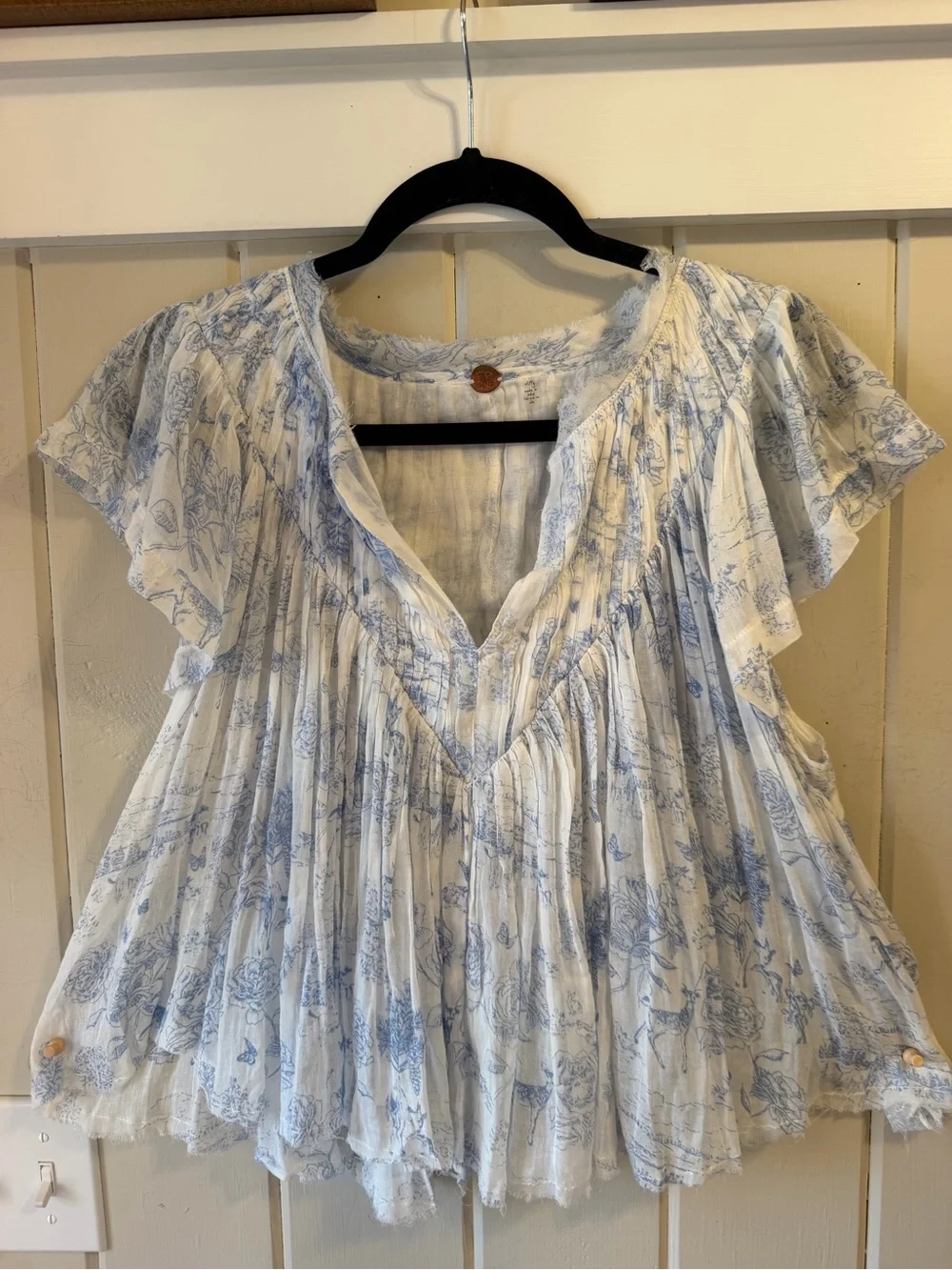 NWOT Free People White and Light Blue Floral Pleated Peasant Blouse, Size XL